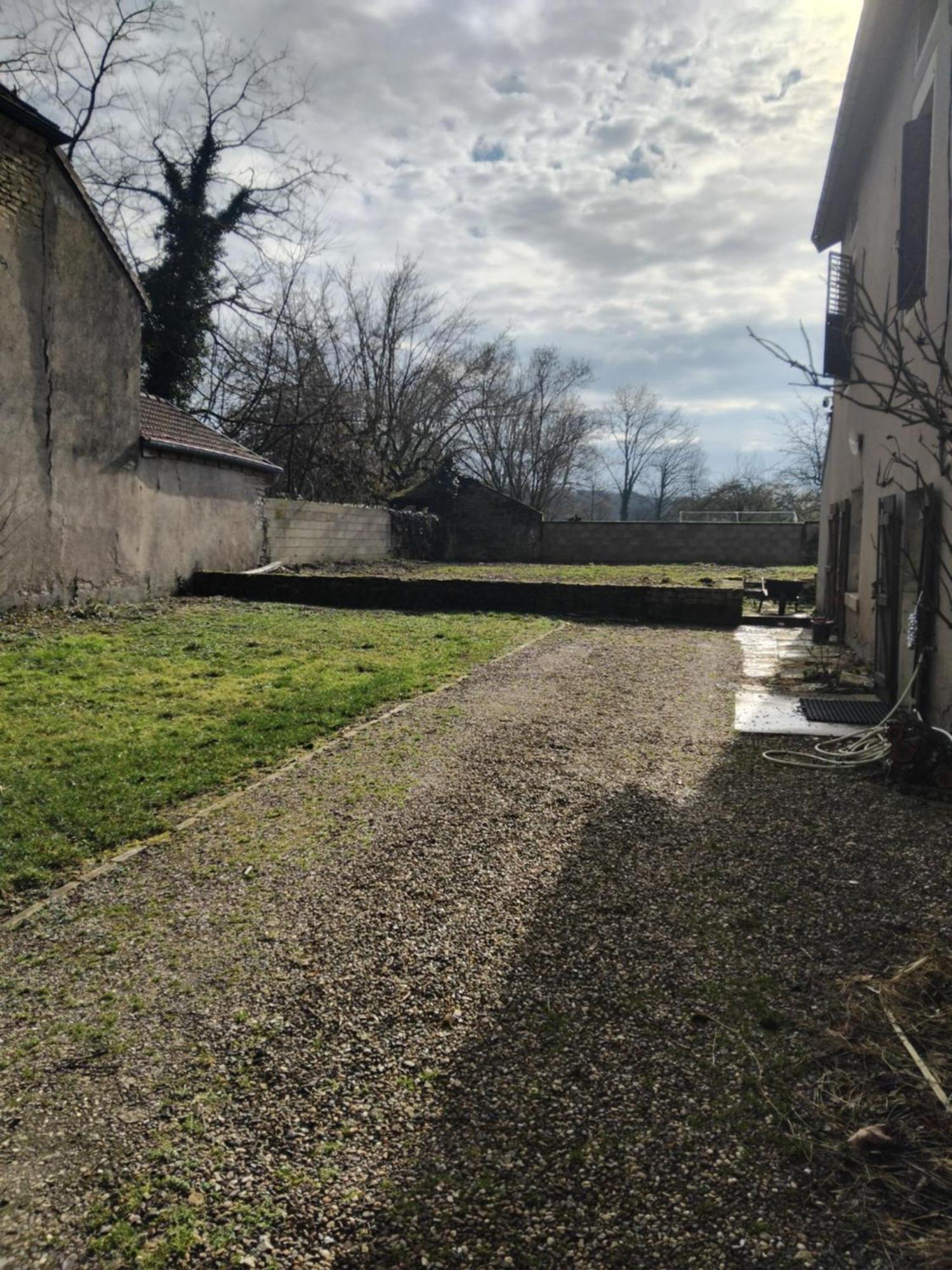L'Univers, Vous Et Nous Pouilly-sur-Vingeanne 外观 照片